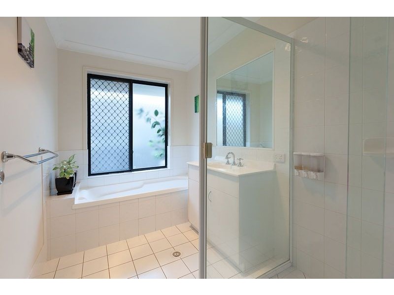 27 Aspen Street, Carindale QLD 4152