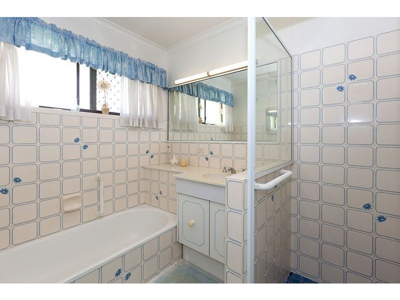 97 Greenmeadow Road, Mansfield QLD 4122