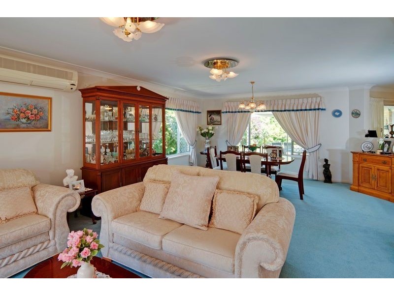 59 Oakley Street, Carindale QLD 4152