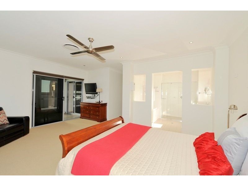 8 Riverbend Place, Bulimba QLD 4171