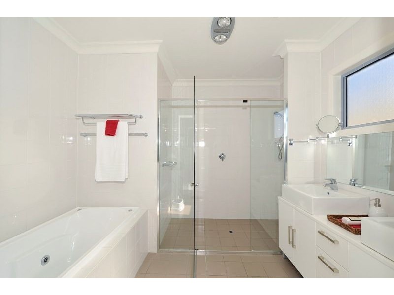 8 Riverbend Place, Bulimba QLD 4171