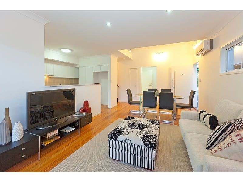 1-10/61 Prout Street, Camp Hill QLD 4152