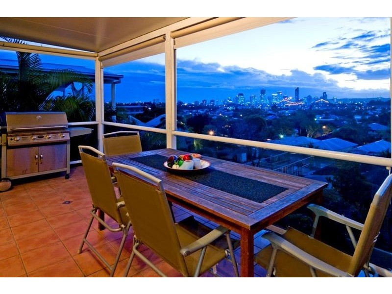 12 Dilkera Street, Balmoral QLD 4171