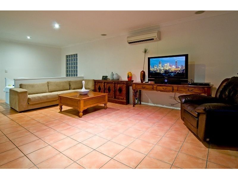 12 Dilkera Street, Balmoral QLD 4171