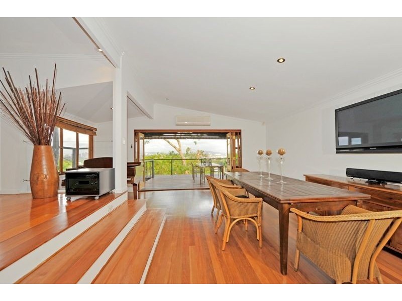 8 Bede Street, Balmoral QLD 4171