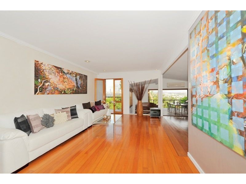 8 Bede Street, Balmoral QLD 4171