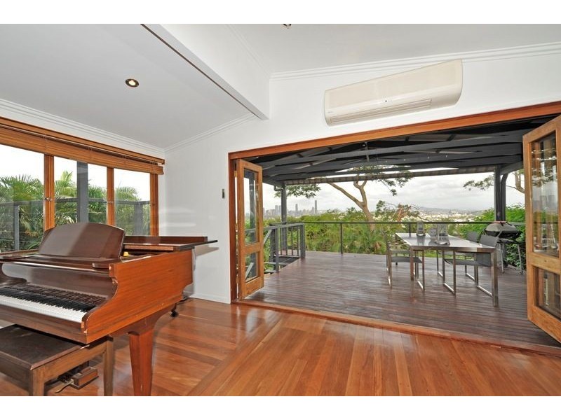 8 Bede Street, Balmoral QLD 4171