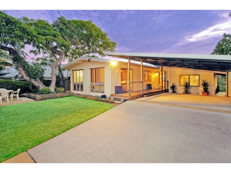 8 Bede Street, Balmoral QLD 4171