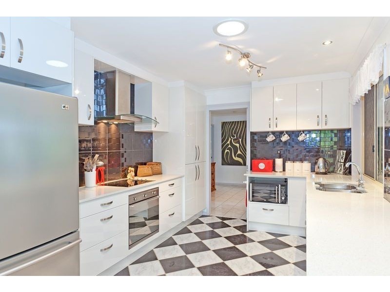 27 Lychee Place, Belmont QLD 4153