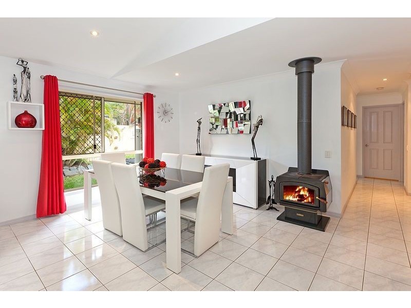 27 Lychee Place, Belmont QLD 4153