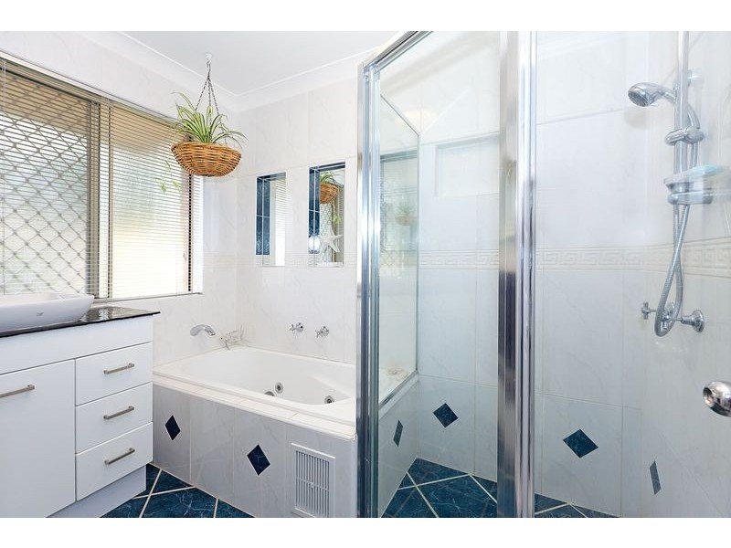 27 Lychee Place, Belmont QLD 4153