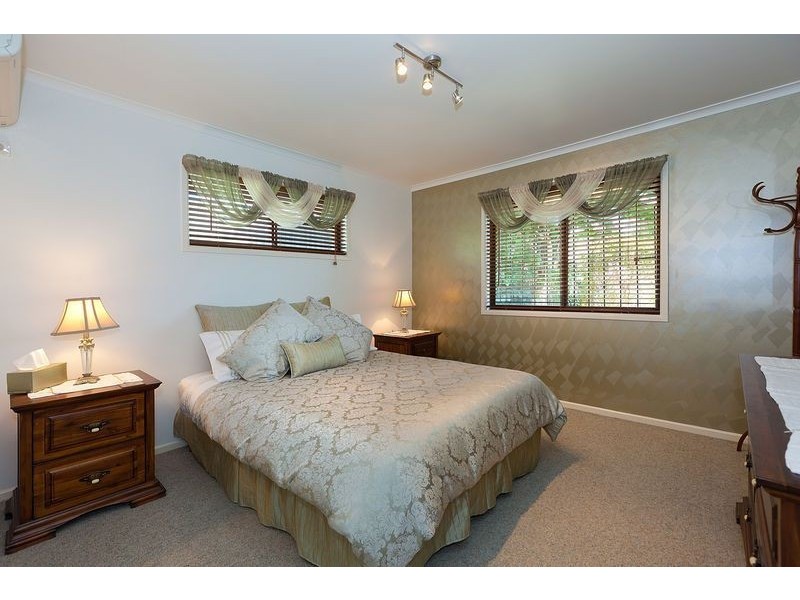 54 Burn Street, Camp Hill QLD 4152