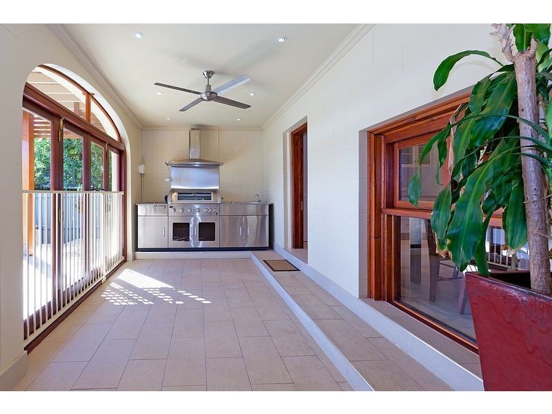 20 Wynnum Road, Norman Park QLD 4170
