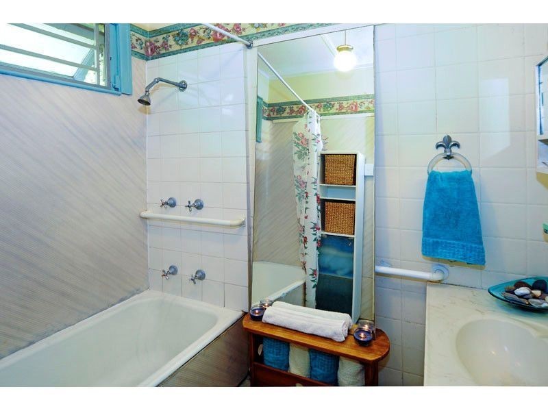 20 The Promenade, Camp Hill QLD 4152