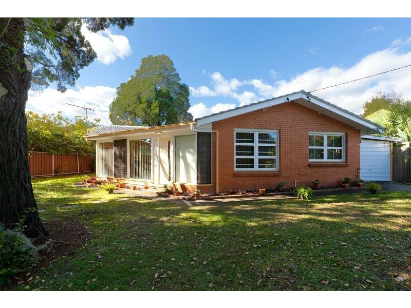 11 Derringer Street, Cannon Hill QLD 4170
