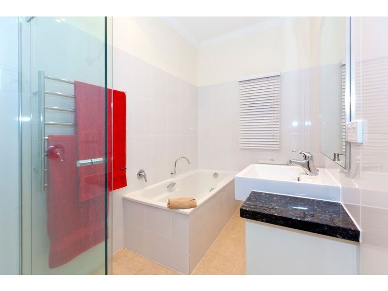 182 Brisbane Street, Bulimba QLD 4171