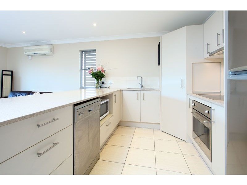 2/60 Kates Street, Morningside QLD 4170