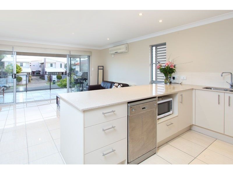 2/60 Kates Street, Morningside QLD 4170