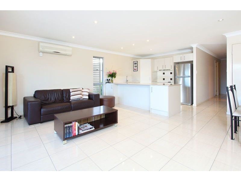 2/60 Kates Street, Morningside QLD 4170