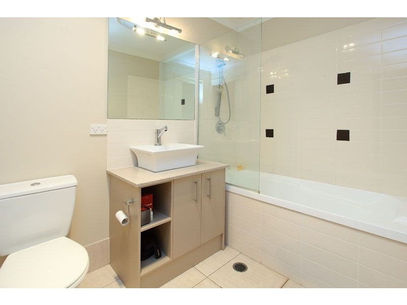 2/60 Kates Street, Morningside QLD 4170