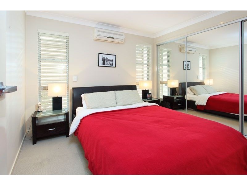 2/60 Kates Street, Morningside QLD 4170