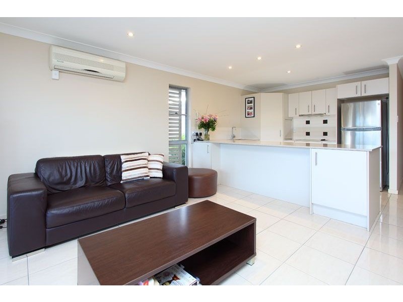 2/60 Kates Street, Morningside QLD 4170