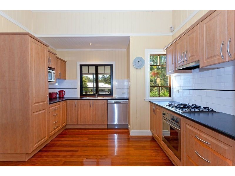 28 Bovelles Street, Camp Hill QLD 4152