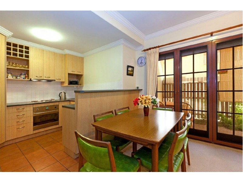 1/52 Longfellow Street, Norman Park QLD 4170