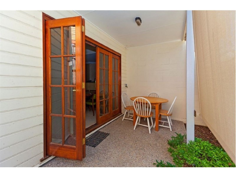 1/52 Longfellow Street, Norman Park QLD 4170