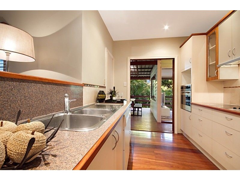 21 Paxton Street, Holland Park QLD 4121