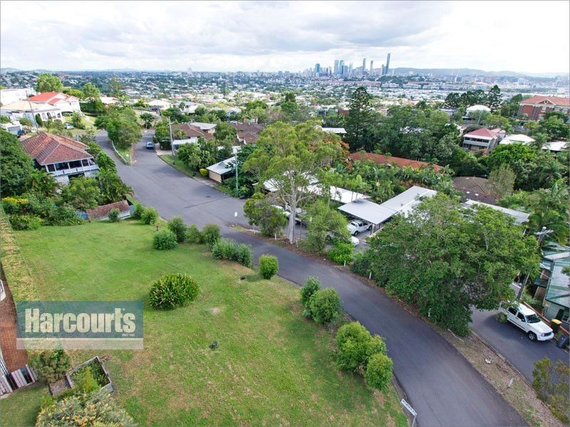 33 McIlwraith Avenue, Balmoral QLD 4171