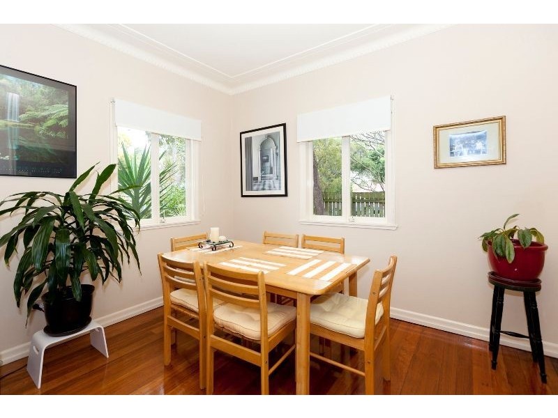 16 Ernest Street, Morningside QLD 4170