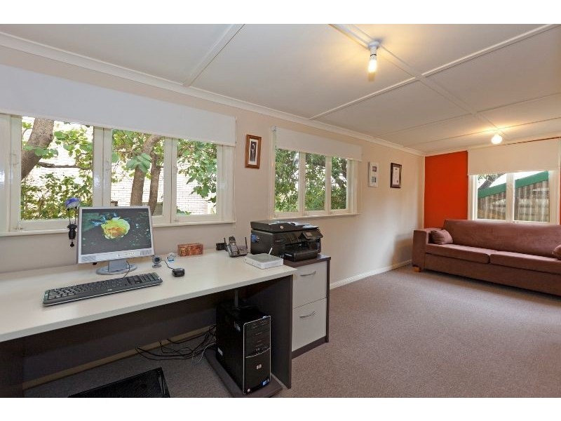 16 Ernest Street, Morningside QLD 4170