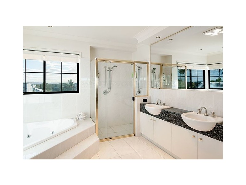 42 Sweetapple Place, Manly West QLD 4179