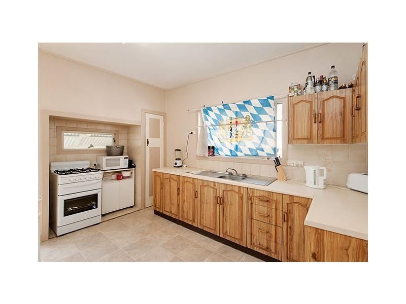 64 Macrossan Avenue, Norman Park QLD 4170