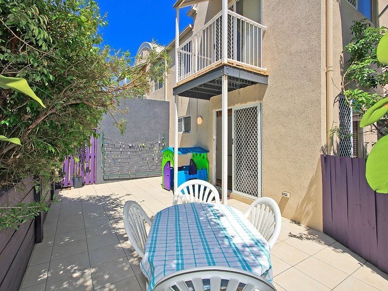 8/52 Chatsworth Rd, Greenslopes QLD 4120