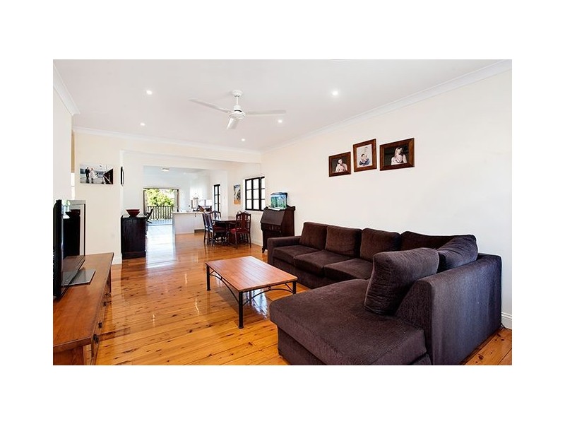 15 Tranters Ave, Camp Hill QLD 4152