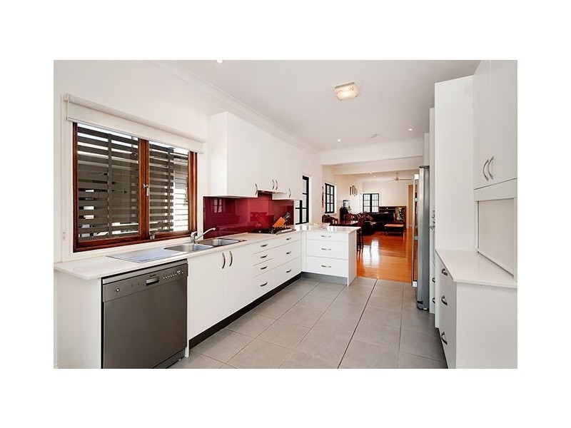 15 Tranters Ave, Camp Hill QLD 4152