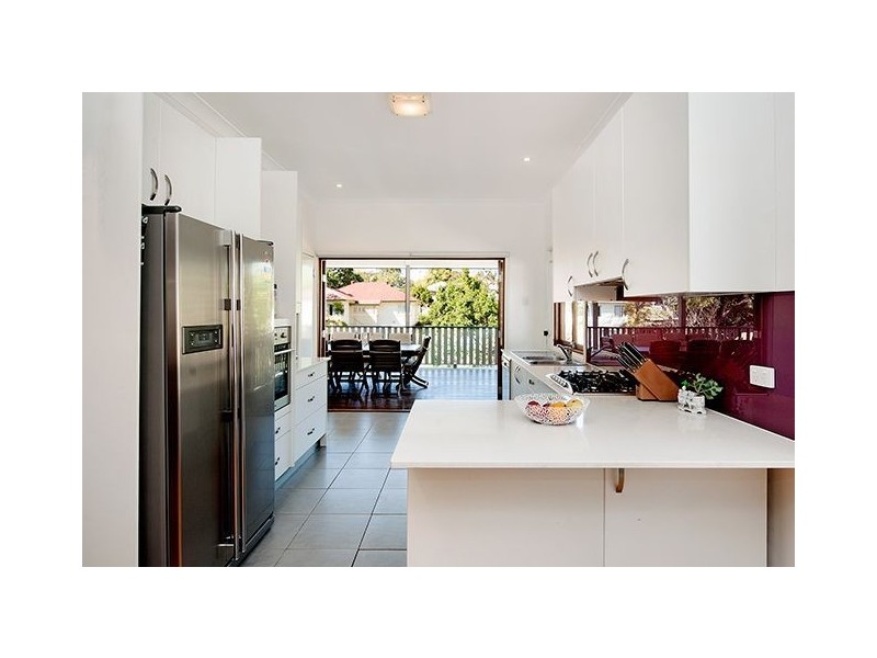 15 Tranters Ave, Camp Hill QLD 4152