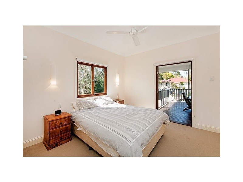 15 Tranters Ave, Camp Hill QLD 4152