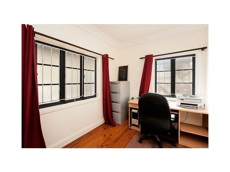 15 Tranters Ave, Camp Hill QLD 4152