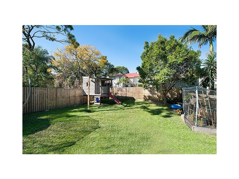 15 Tranters Ave, Camp Hill QLD 4152