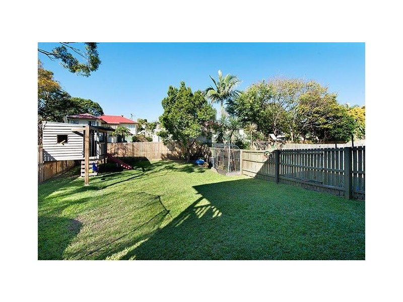 15 Tranters Ave, Camp Hill QLD 4152