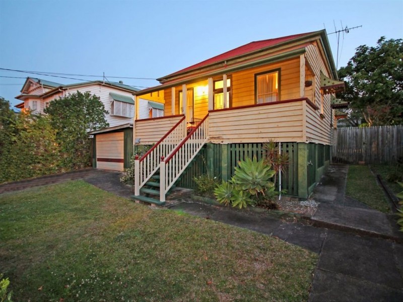 27 Macrossan Avenue, Norman Park QLD 4170