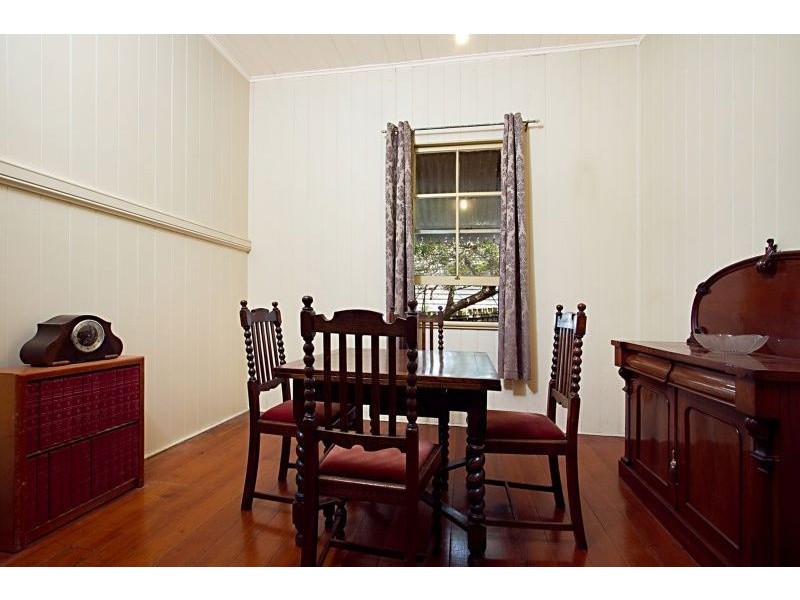 27 Macrossan Avenue, Norman Park QLD 4170