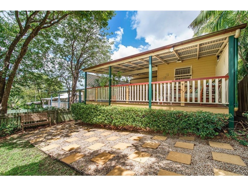 20 Brown Street, Camp Hill QLD 4152