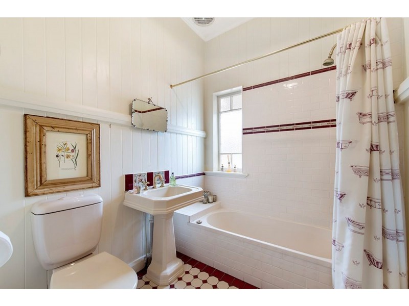 20 Brown Street, Camp Hill QLD 4152