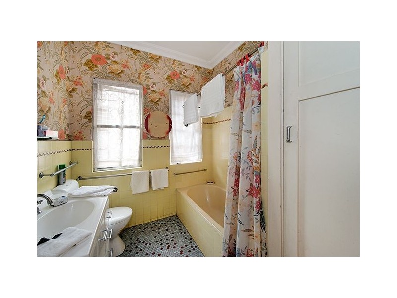 102 Newman Avenue, Camp Hill QLD 4152