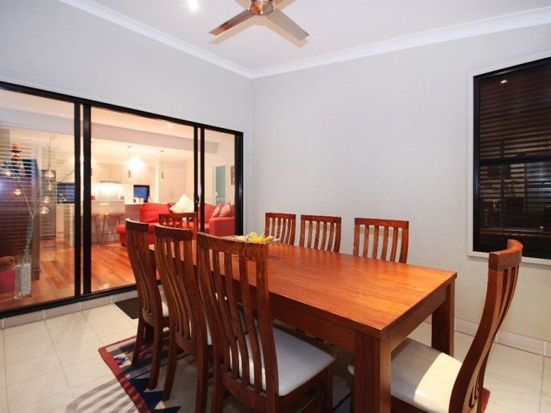 2/4 Kates Street, Morningside QLD 4170