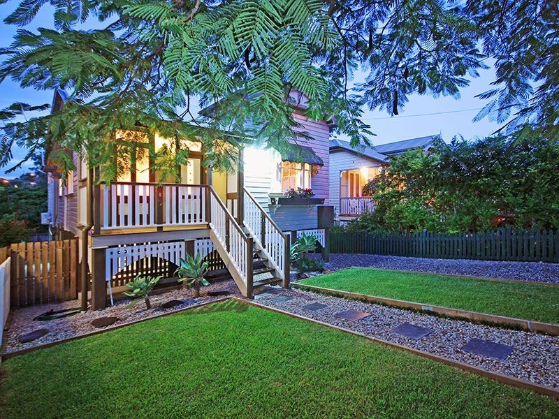 158 Macrossan Avenue, Norman Park QLD 4170